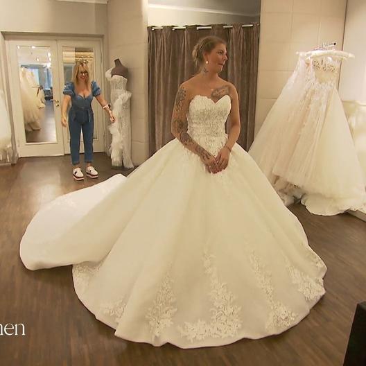 Beraterin Nihal Saridemir verzweifelt - kein Kleid ist der Braut gut genug