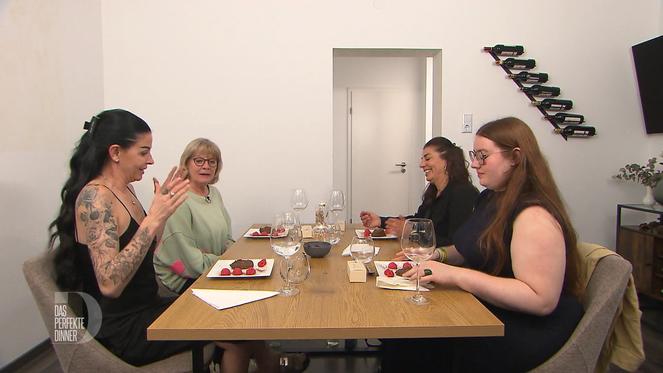 Das perfekte Dinner: Stasyas zuckerfreies Schoko-Mousse schmeckt scheinbar nur ihr selbst