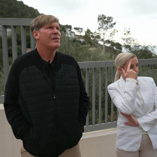 Steffs Model-Villa wird Zielscheibe eines Anschlags