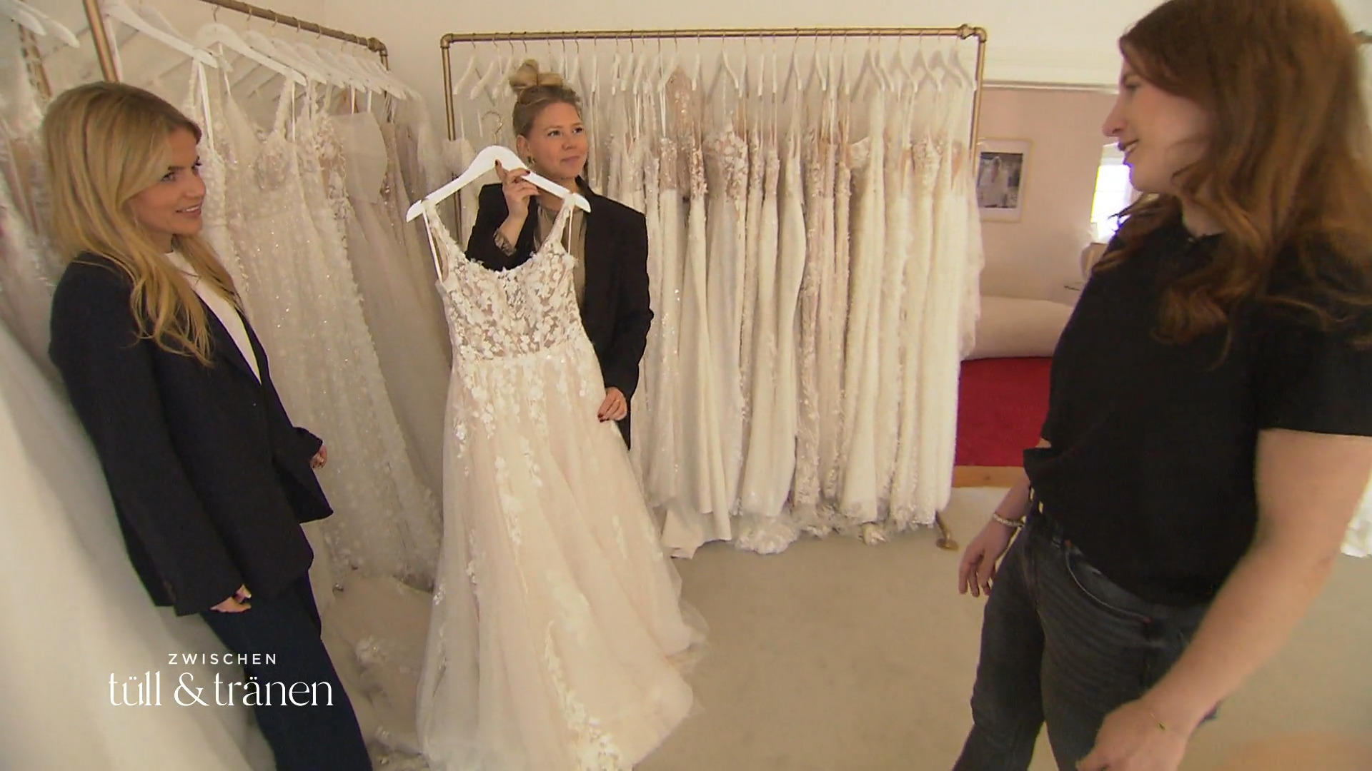 Braut Laura sucht ein Kleid mit Schleppe, aber ohne viel Drama obenrum