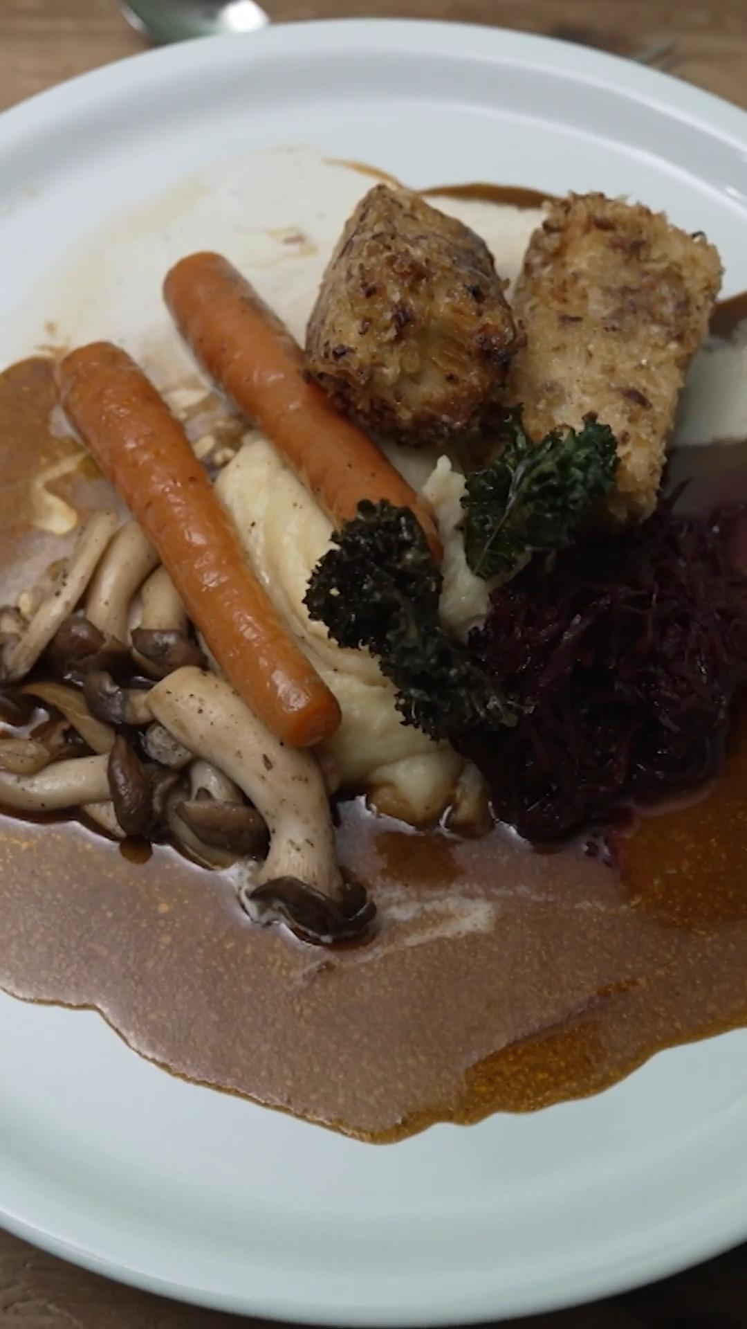 Lunas mutiger Plan mit Sellerie & Gorgonzolaschaum