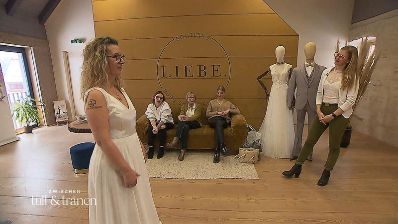 Kann Julia in der Second-Hand-Abteilung genau den richtigen Treffer landen?