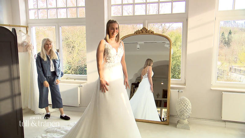 Carina greift selbst ein – wird ausgerechnet dieses Kleid zum Volltreffer?