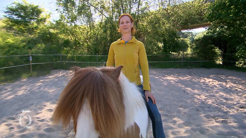 Julia will nicht nur auf dem Pferd, sondern auch auf dem Laufsteg eine gute Figur machen