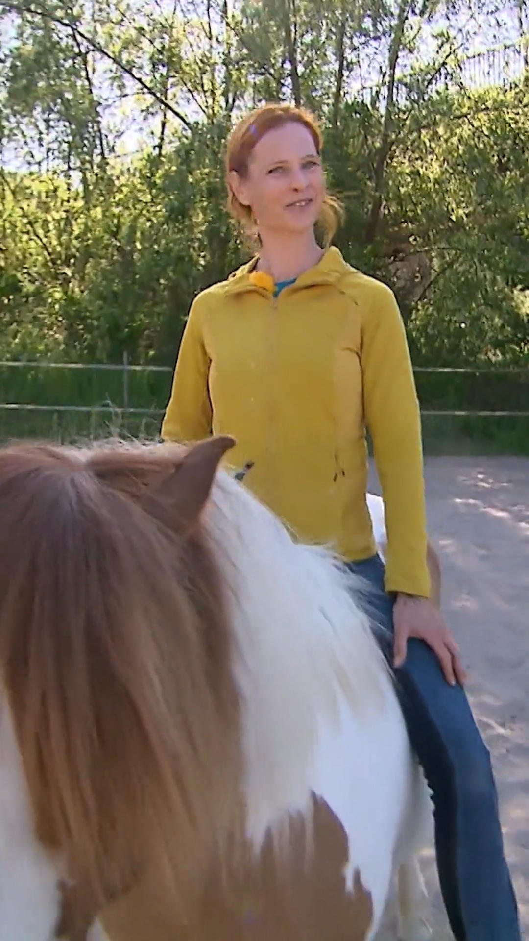 Julia ist sicher im Sattel und sicher auf dem Laufsteg