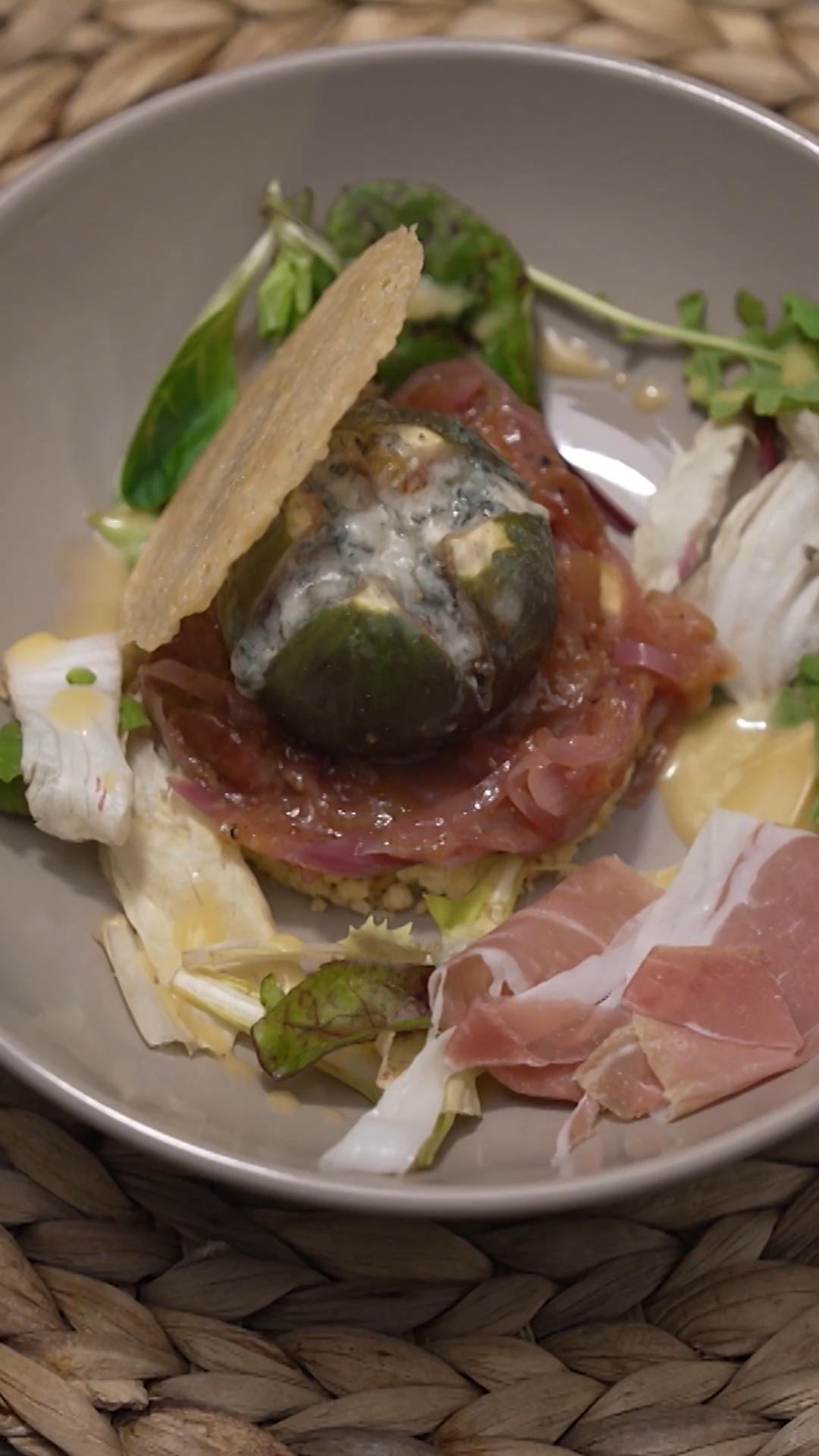 Feige mit Roquefort auf Zwiebel-Confit