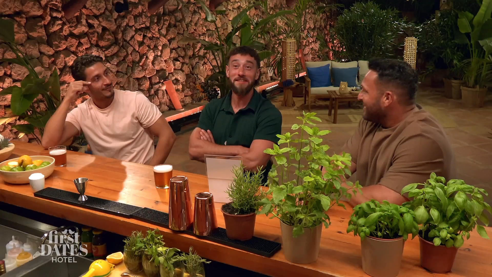 Nick bohrt nach – und plötzlich wird aus dem Absacker ein Männerabend