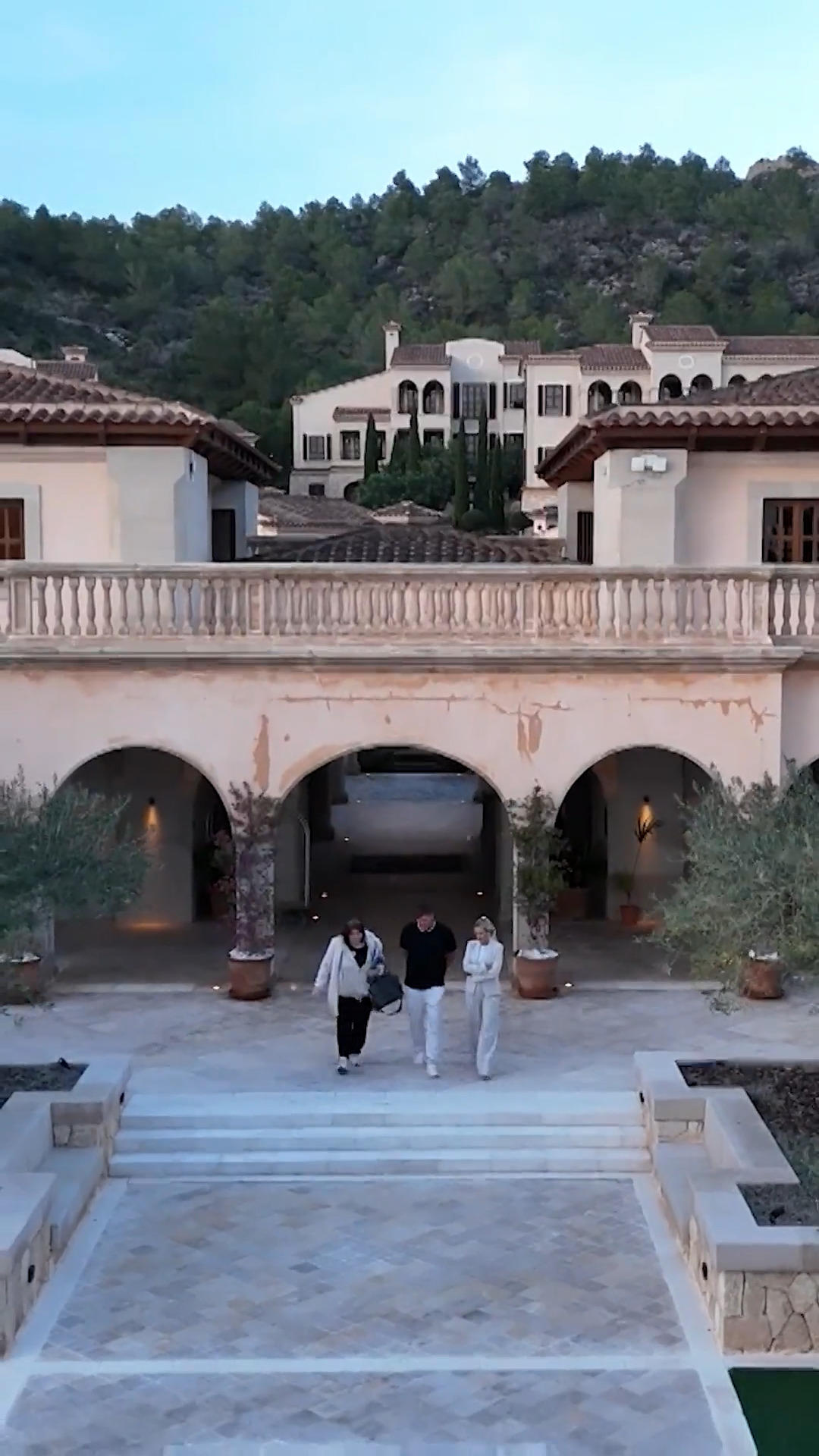 Erst Hochzeitsdruck, dann Wasser im Restaurant – kippt jetzt alles?