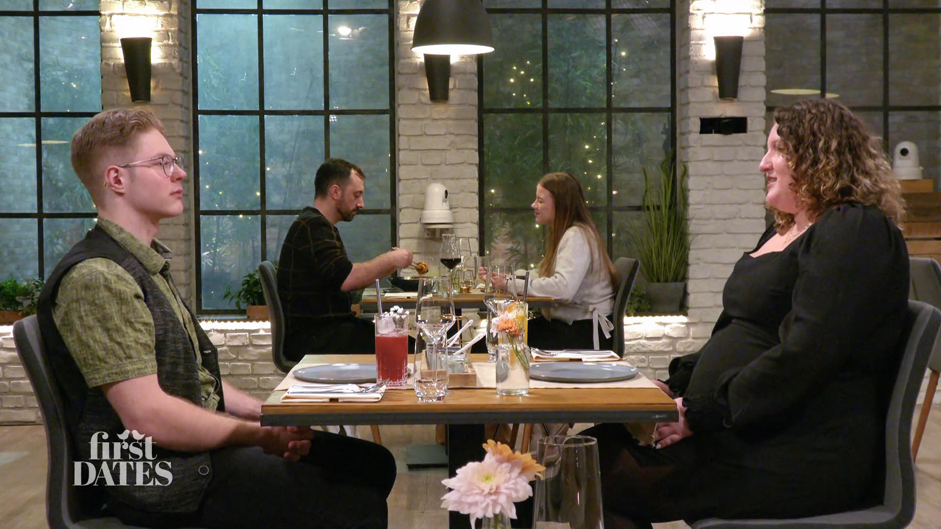 Merle fragt direkt nach der Zukunft – und Leon hat darauf eine klare Antwort