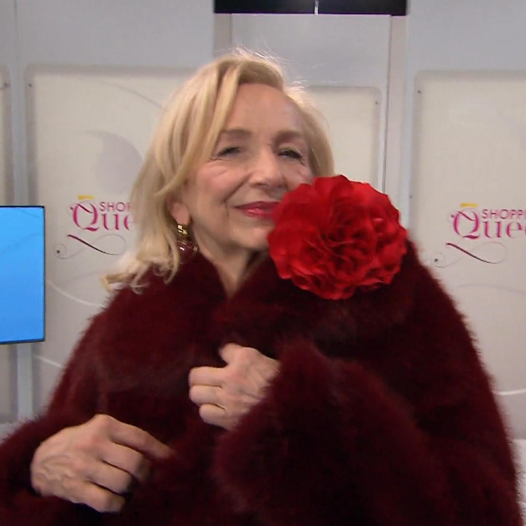 Doris als 'Lady in red' auf dem Laufsteg