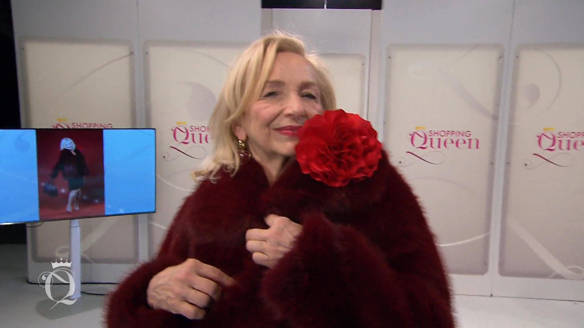 Doris als 'Lady in red' auf dem Laufsteg