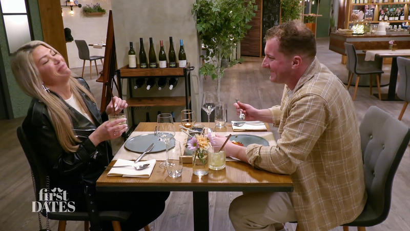 Erst lockere Sprüche, dann eine Frage, die sofort tiefer geht