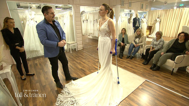 Reicht Celine das schon – oder fehlt ihr beim ersten Kleid noch mehr Spitze?