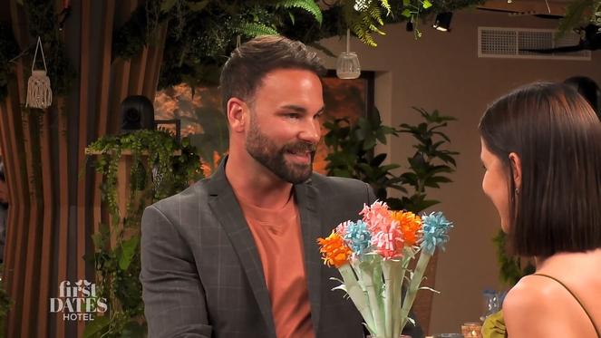 Berufssoldat Philipp punktet mit selbstgebastelten Blumen