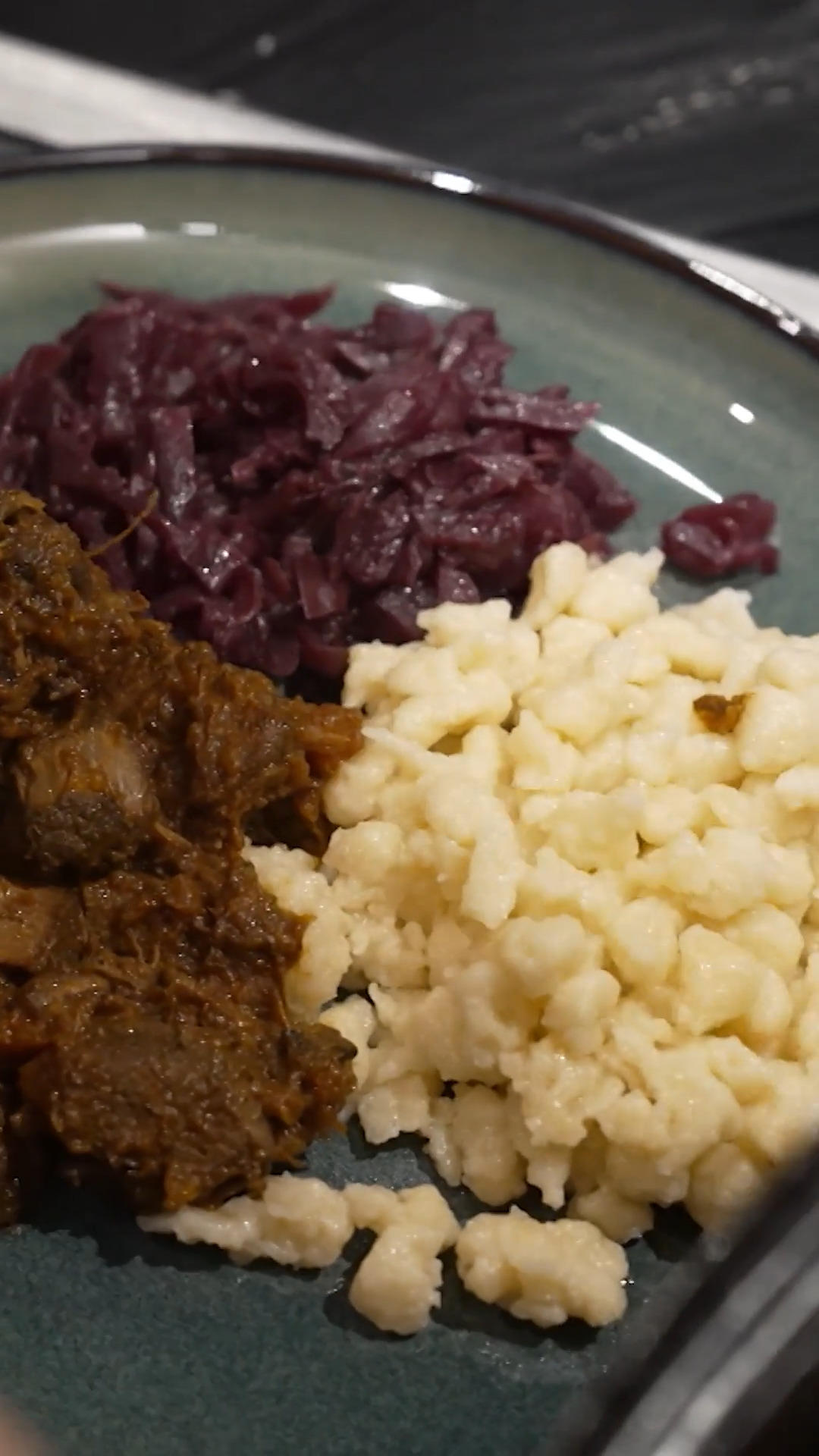 Finger aufgeschnitten: Bleibt Konrad trotzdem locker am Herd?