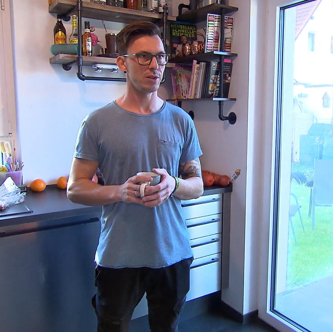 Lehrer, Klugscheißer, Industrial-Fan – so lebt Konrad privat