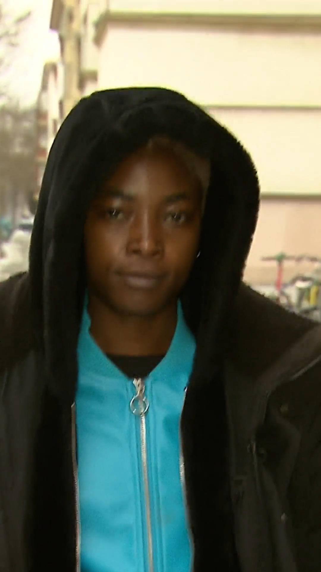 Guido ist direkt hin und weg von MJs Model-Look