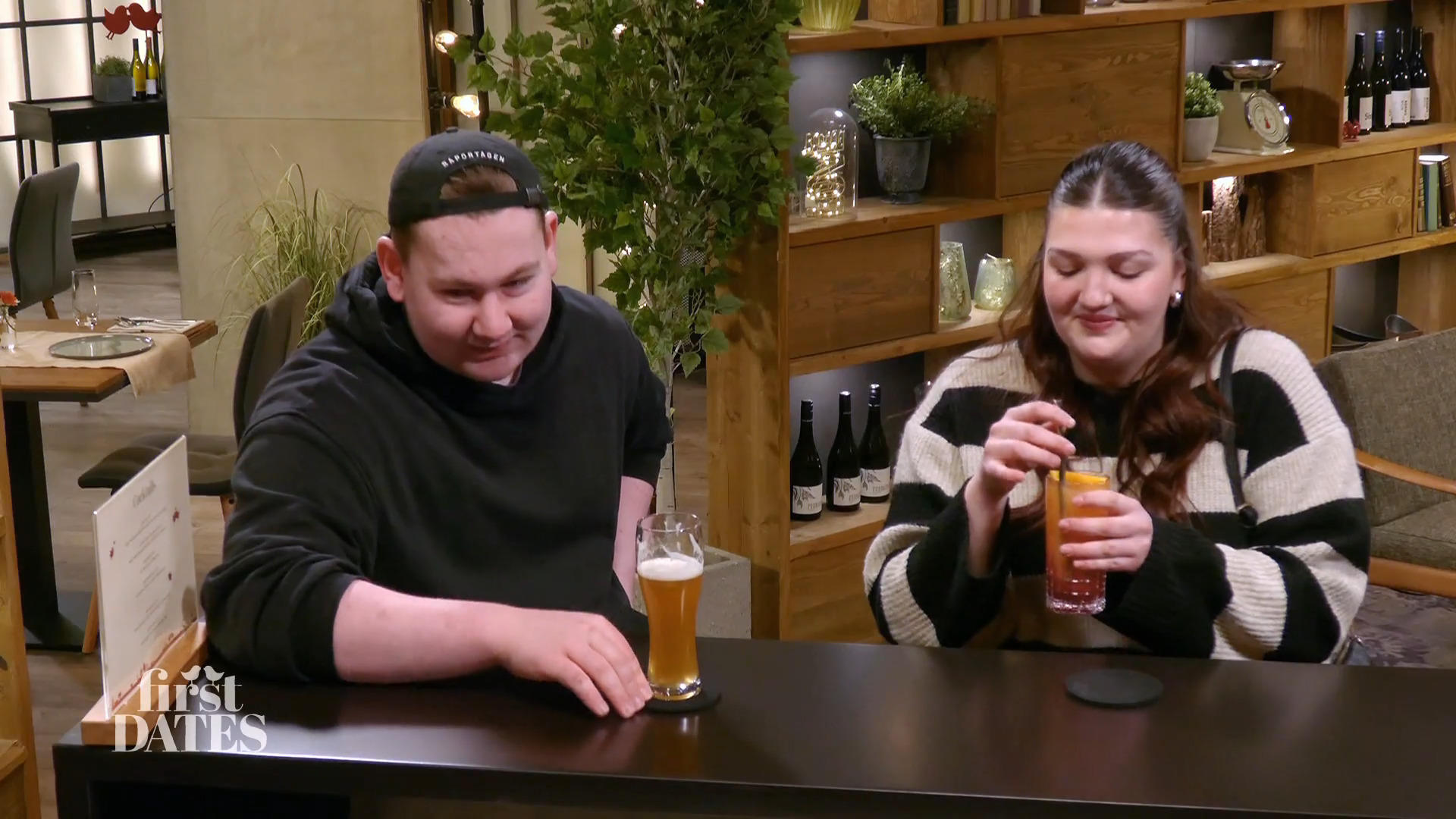 Felix und Charlotte finden sofort einen Draht – auch weil beide in der Pflege arbeiten