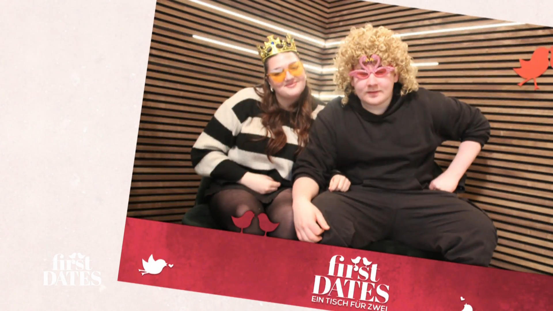 Charlotte muss lachen – und Felix macht aus ihrem kleinen Patzer direkt einen süßen Moment