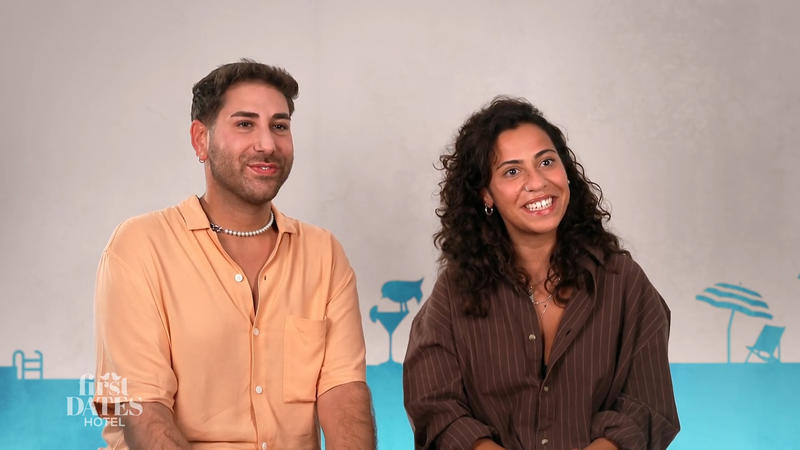Joel und Melis checken gemeinsam ein