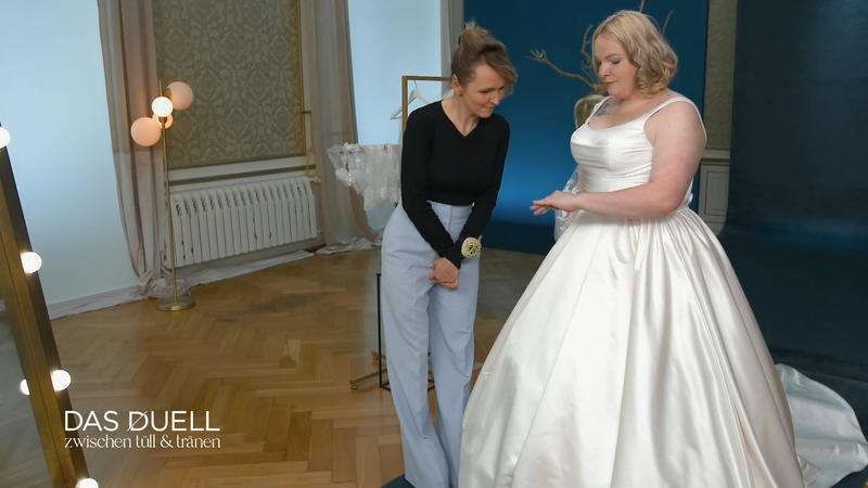 Claudias zweites Kleid muss nachlegen