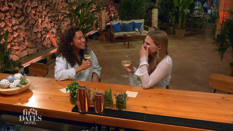 Melis und Sarah strahlen über beide Ohren