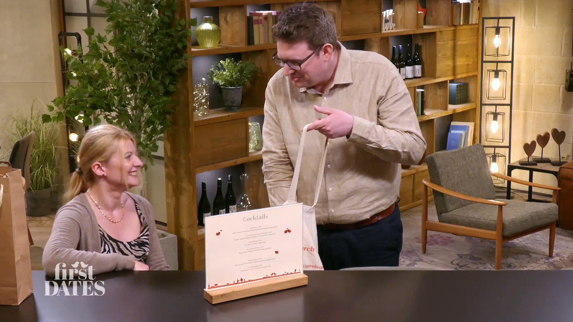 Geschenke für alle: Kann Fabian mit Lego-Blumen punkten?