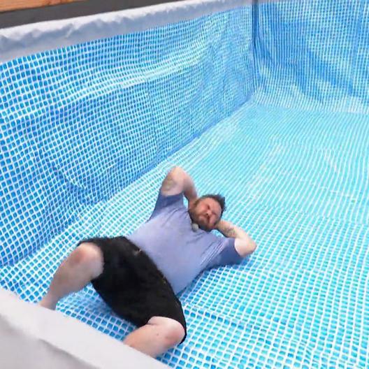 Heftiger Ausrutscher im leeren Pool sorgt für Schockmoment bei "Ab ins Beet"