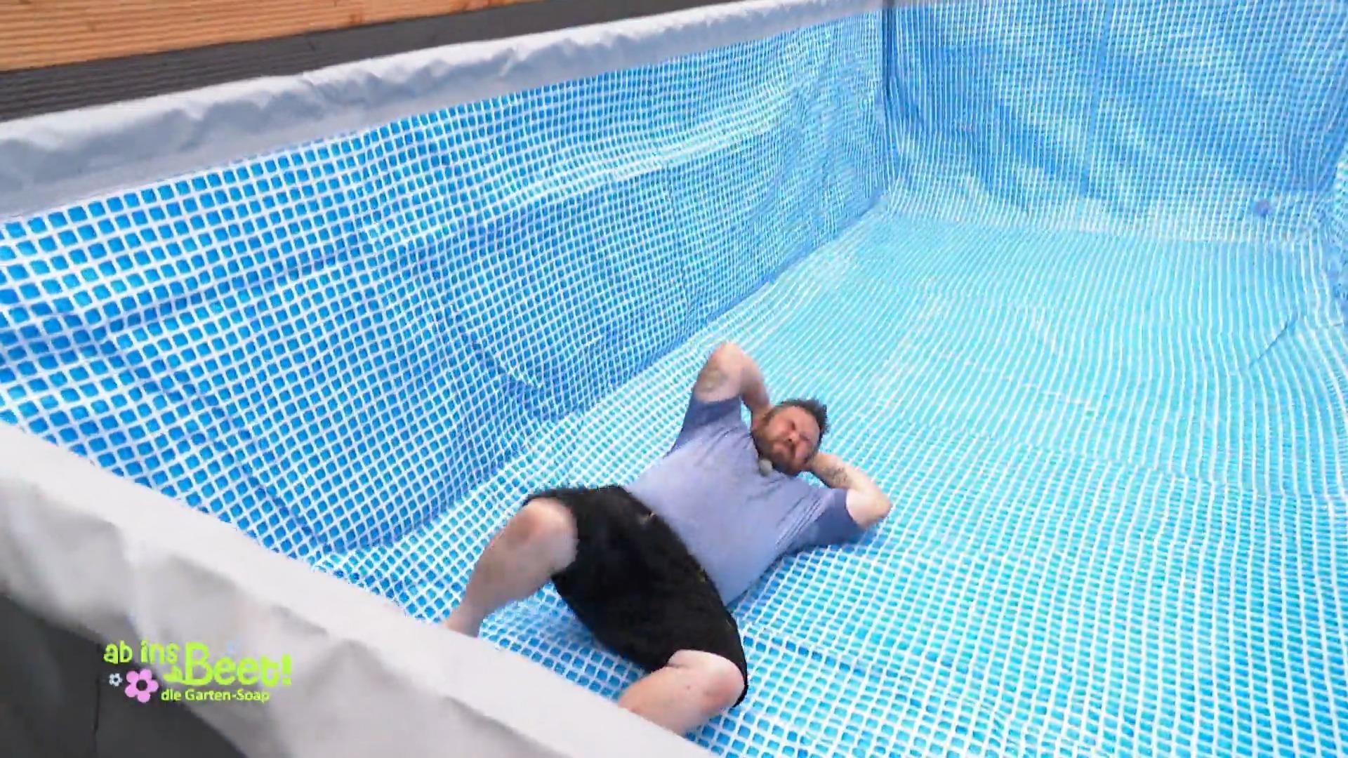 Michel ist die Lust am Pool vergangen