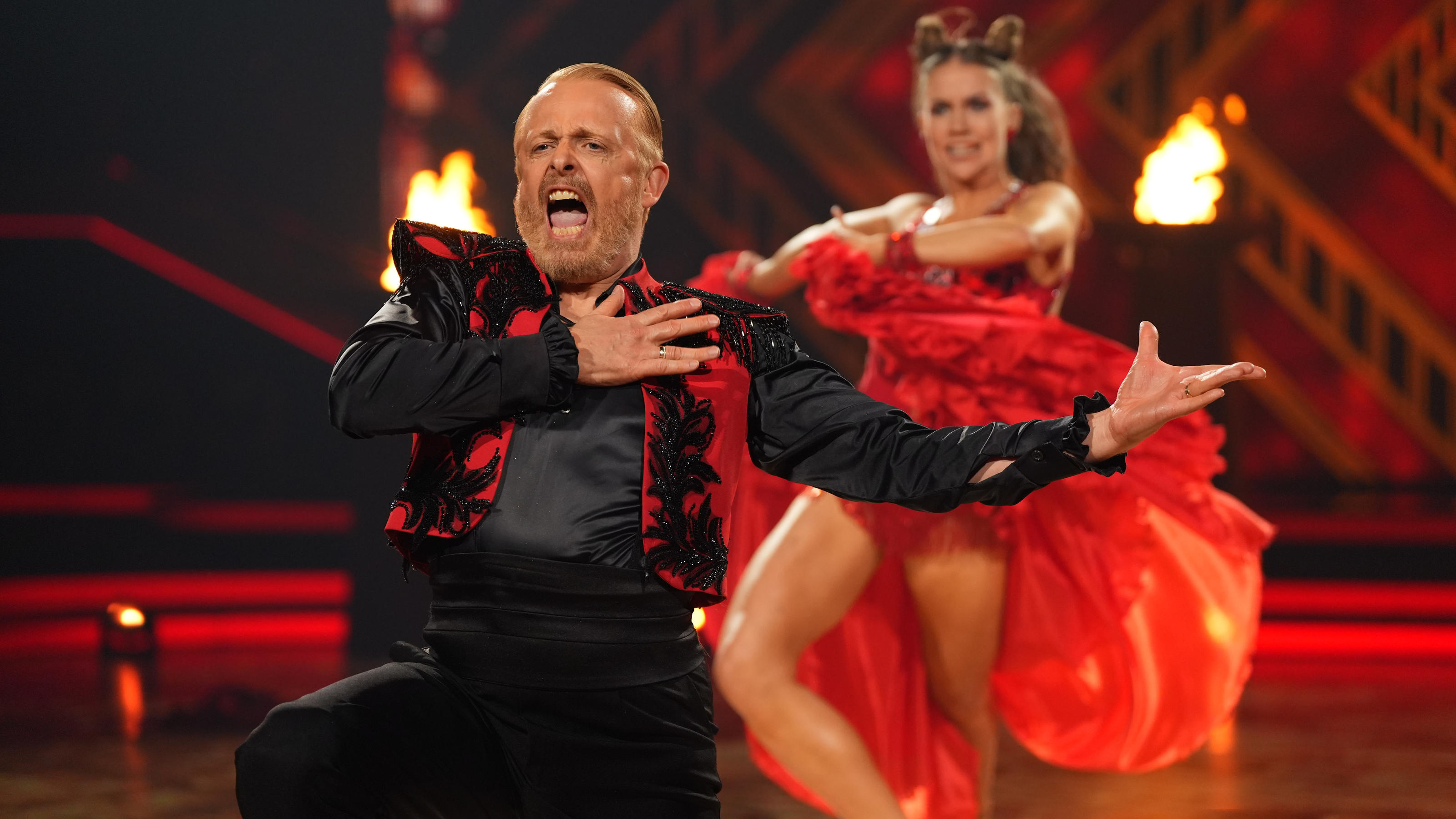Ross Antony und Mariia Maksina legen einen Paso Doble voller Drama hin