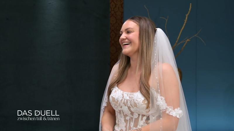 Samanthas Familie feiert das erste Kleid