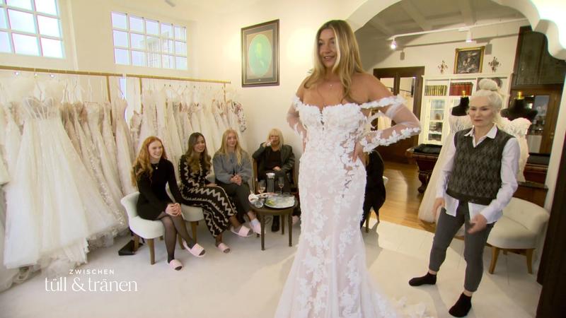 Trifft das erste Kleid mitten ins Herz?