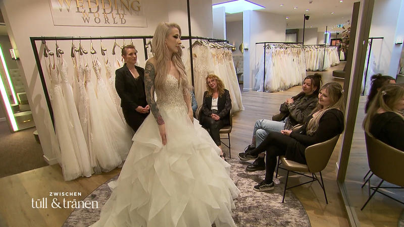 Tina sucht Janas Wow-Kleid